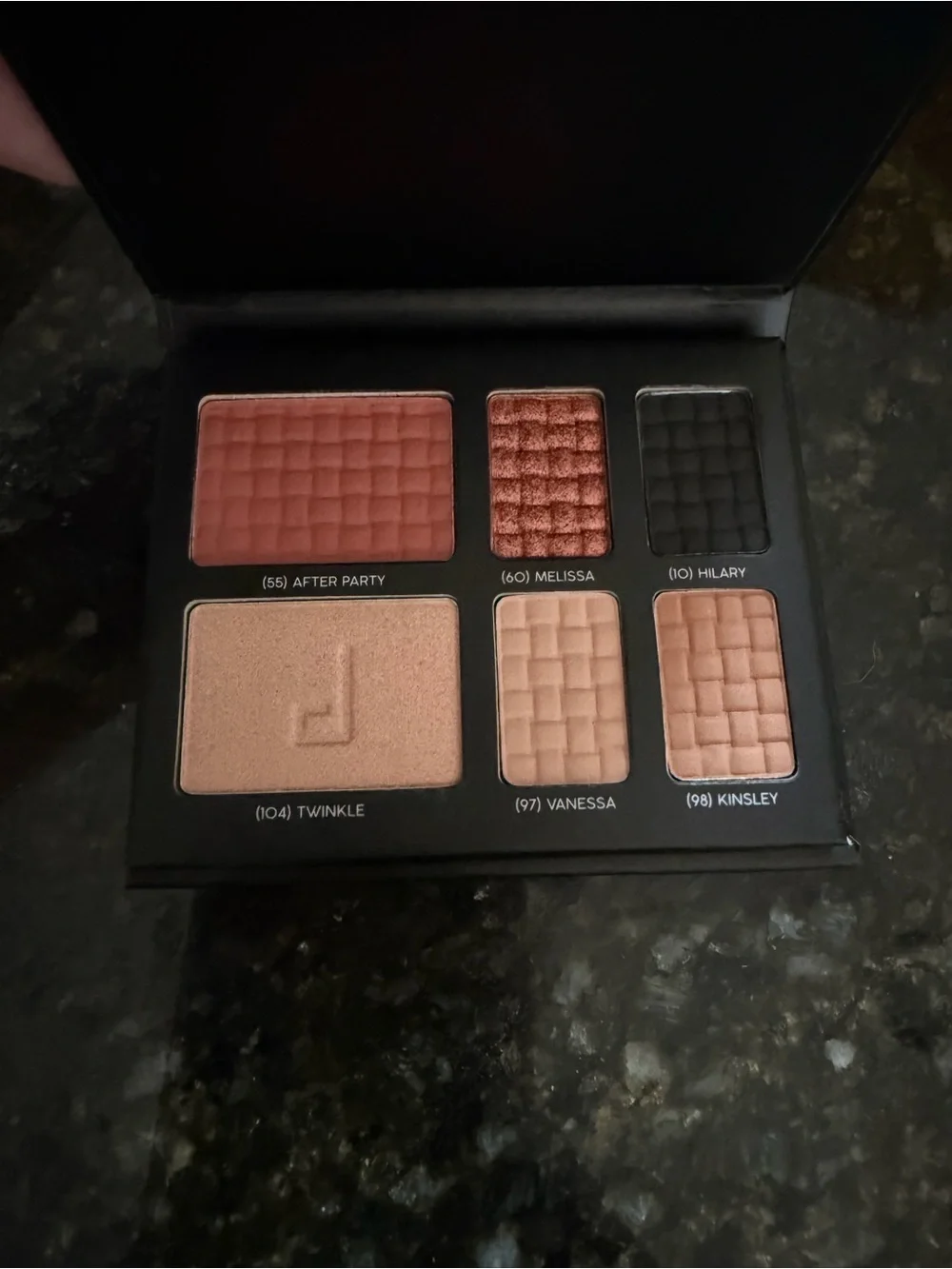 Doucce ON THE GO PALETTE eyeshadow blush & highlighter set